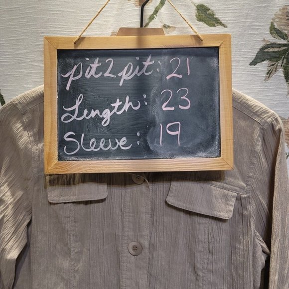 Monterey Bay Women's Beige Casual Button-down Blouse Size Medium - Picture 8 of 10